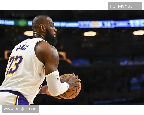 久疏战阵！詹姆斯首节出战7分24秒1中0得到1板2助1失误正负值-14