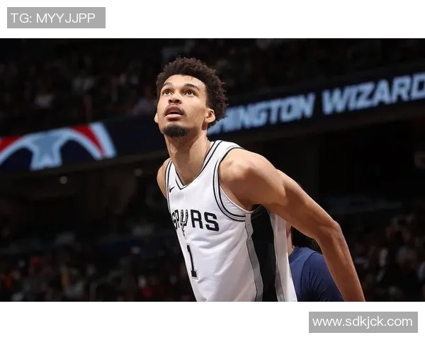 文班亚马21+6下半场独得16分，关键中投杀死比赛