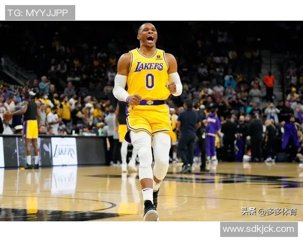 东契奇35+8+4也无奈！创纪录的威少，才是